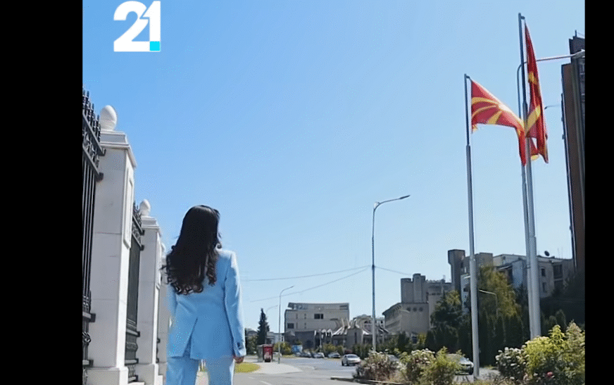 Xhumadije Ibrahimi sjell “Debat21” në ekranin e TV21 në Maqedoninë e Veriut