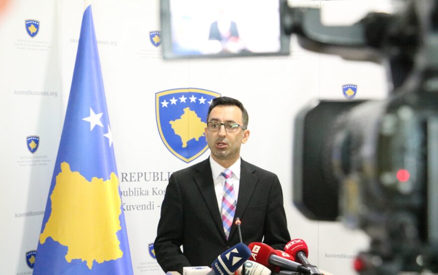 Basha paralajmëron krizë të pagave: 80 mijë zyrtarëve publikë u rrezikohen rrogat