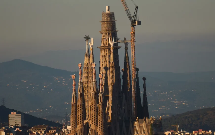 “Sagrada Familia” e Barcelonës bëhet kisha më e lartë në botë