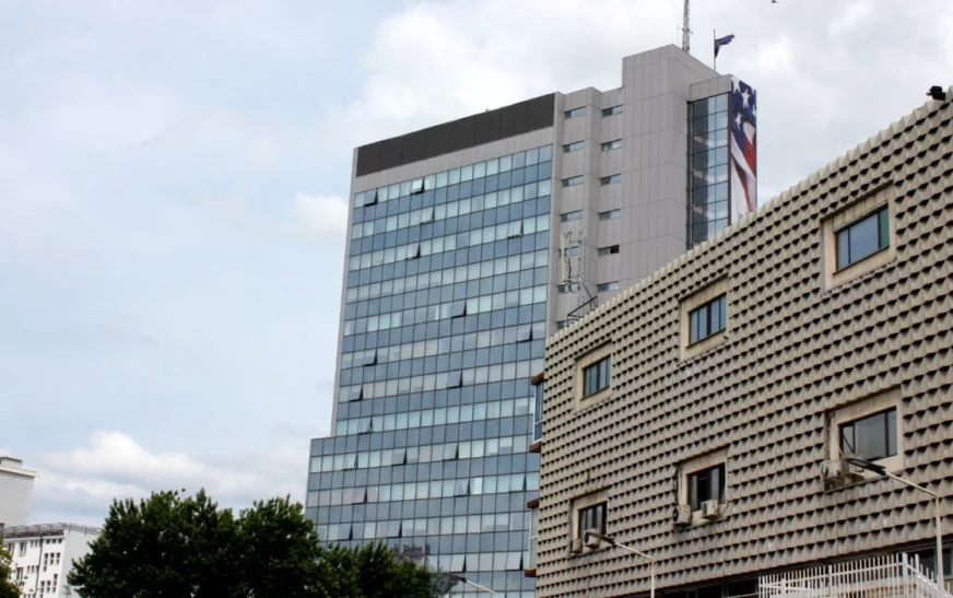 Ngërçi institucional, a po rrëshqet Kosova drejt një krize ekonomike?