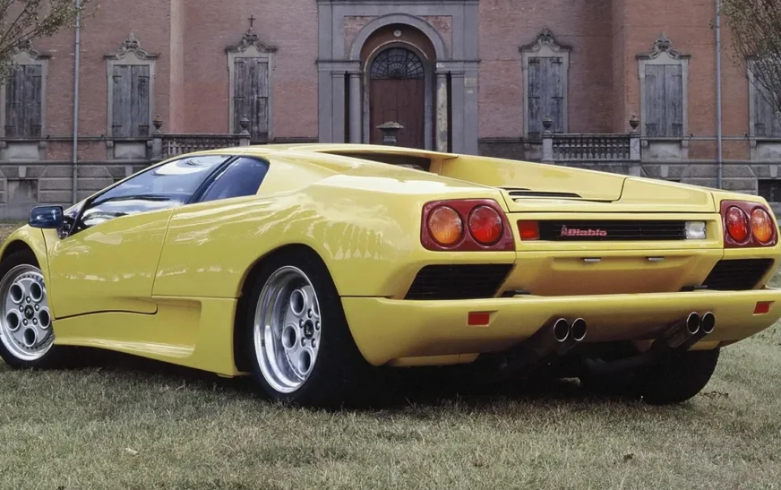 Lamborghini Diablo: 35 vjet nga lindja e një legjende