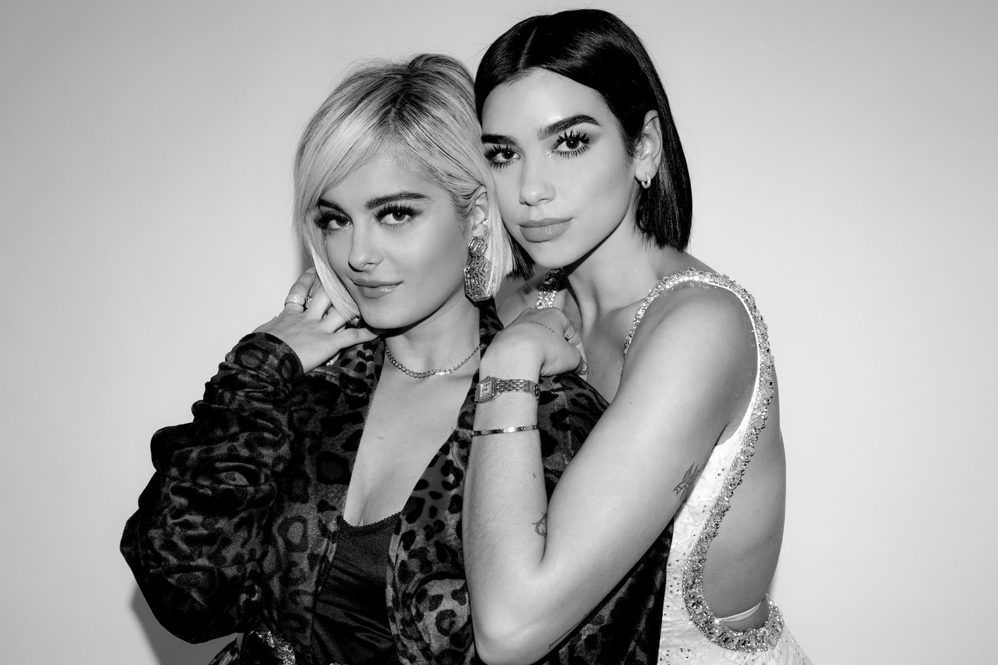 bebe-rexha-dhe-dua-lipa-hyne-ne:-shqiptaret-mes-yjeve-boterore-me-mbi-1-miliard-degjime-ne-spotify