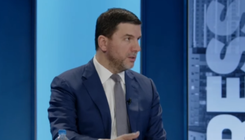 “Nuk janë gëzu kur u zgjodh Dimal Basha, u gëzuan kur u votua Rashiqi”, Memli Krasniqi për zgjedhjen e nënkryetarit serb