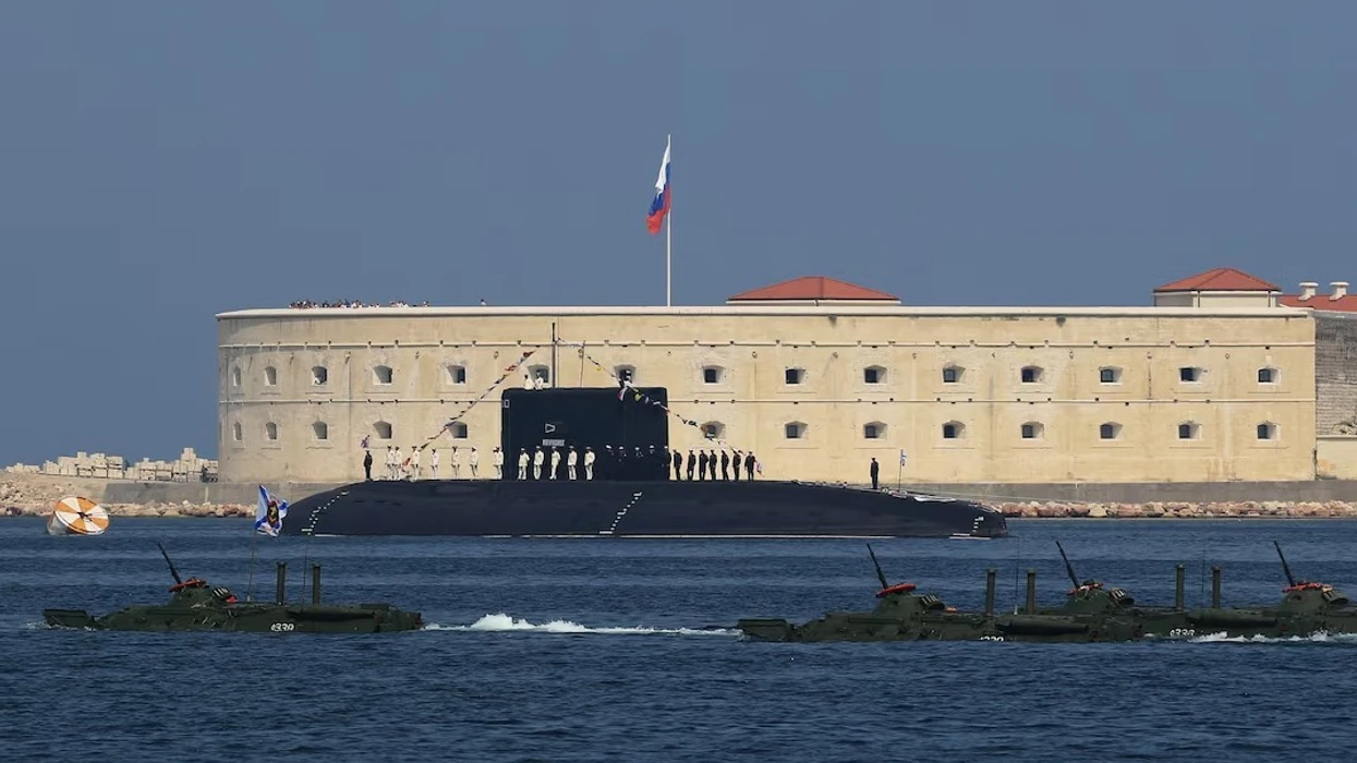 Shefi i NATO-s tall nëndetësen ruse të ‘prishur’, ndërsa Moska mohon mosfunksionimin