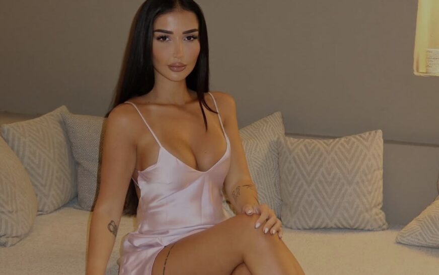 ‘Murgeshë seksi’ Xheneta ‘ndez rrjetin’ me imazhet e fundit