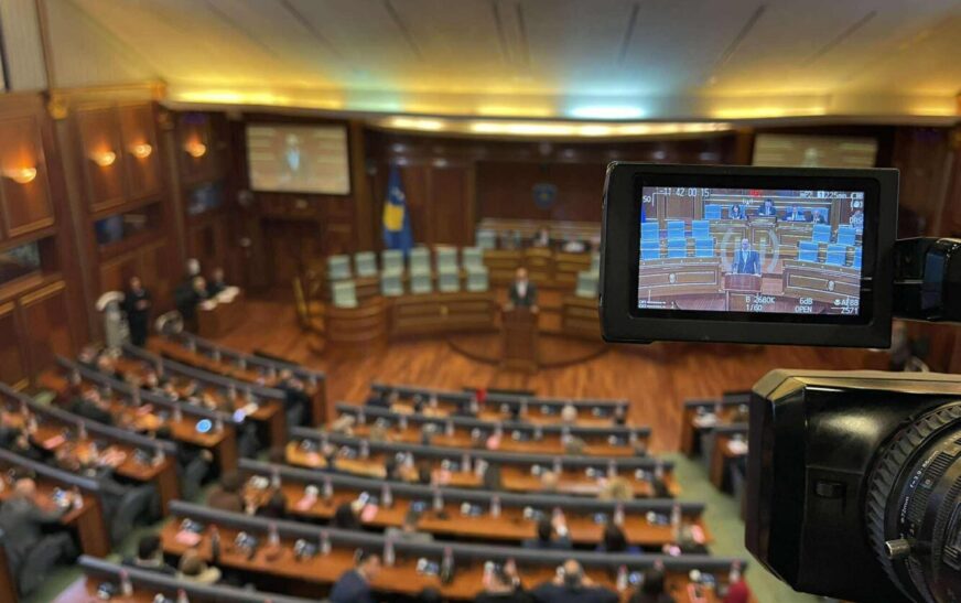 Liljana Stefanoviq dështon tri herë për t’u zgjedhur nënkryetare e Kuvendit