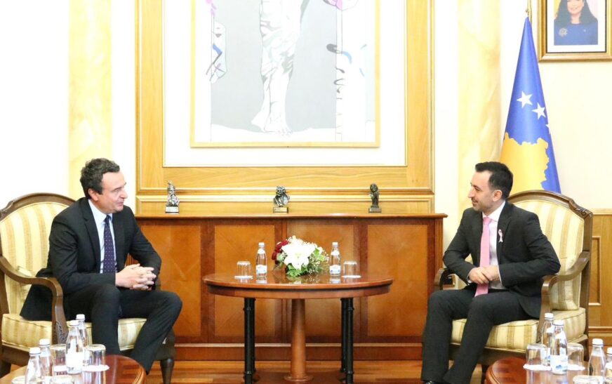 Kurti takohet me Bashën, e njofton se do ta dërgojnë emrin e mandatarit për formimin e Qeverisë tek Presidentja