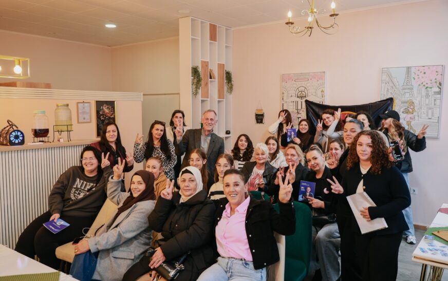 Takim i Besnik Osmanit me gratë e Fushë-Kosovës