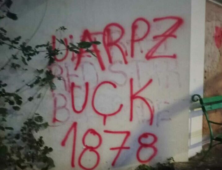 “Vijesti”: 10 ditë burgim tifozit të Bashkimit për grafitin “UÇK” në Mal të Zi