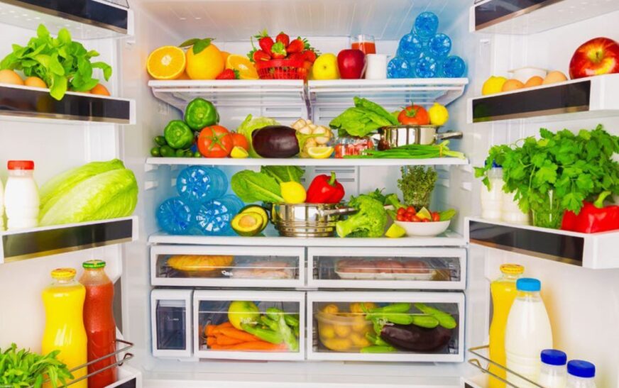 Si të hiqni aromat e këqija nga frigoriferi