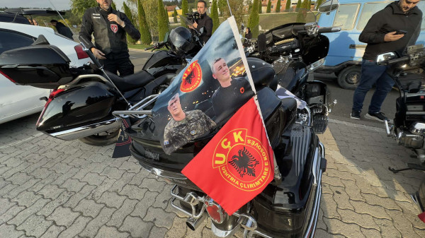 ​Prekaz: Nis marshi me motoçikleta drejt Hagës