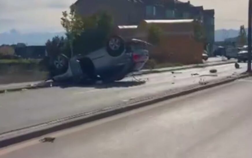 Aksident në Lipjan – vetura përfundon e rrokullisur