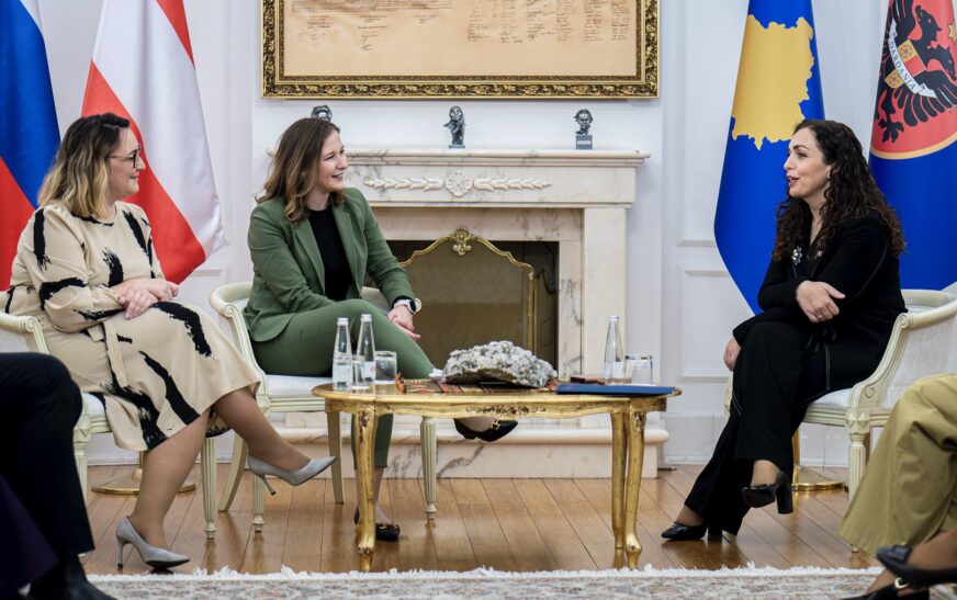 Ministrja austriake flet për takimin me Osmanin