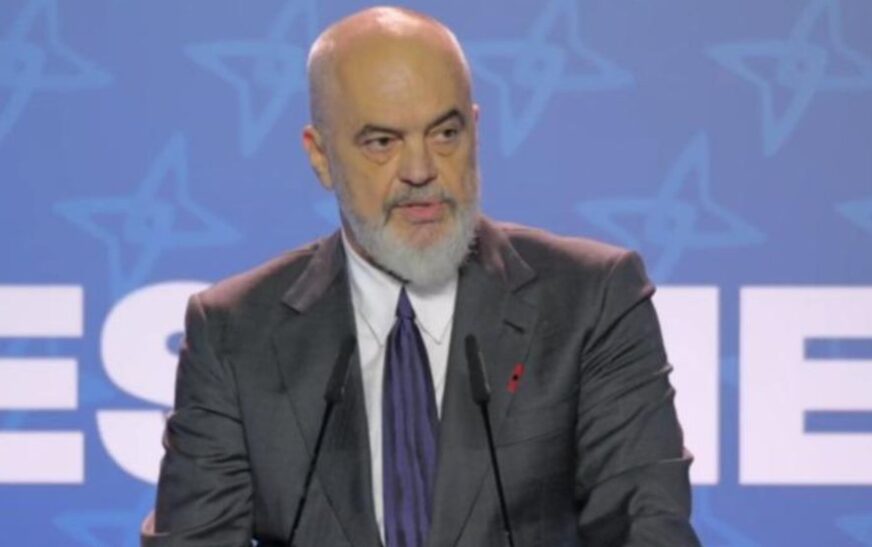 Edi Rama në Paris: Kosova është shtet, problem është Serbia