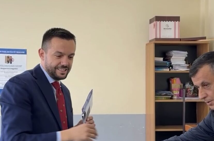 Arian Tahiri pas votimit: Uroj për ditë të qetë e të bukur
