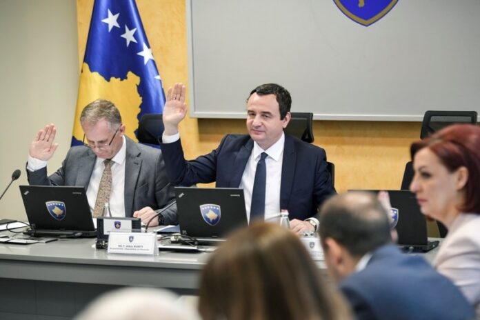 Qeveria në detyrë miraton raportin e buxhetit dhe ndan 10 mijë euro për promovimin e vendit në një konferencë