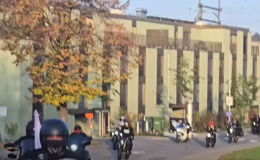 Motoristët drejt Hagës, publikohen pamje të marshit për drejtësi