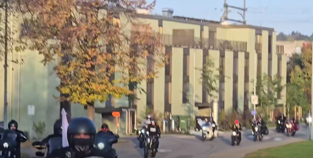 Motoristët drejt Hagës, publikohen pamje të marshit për drejtësi