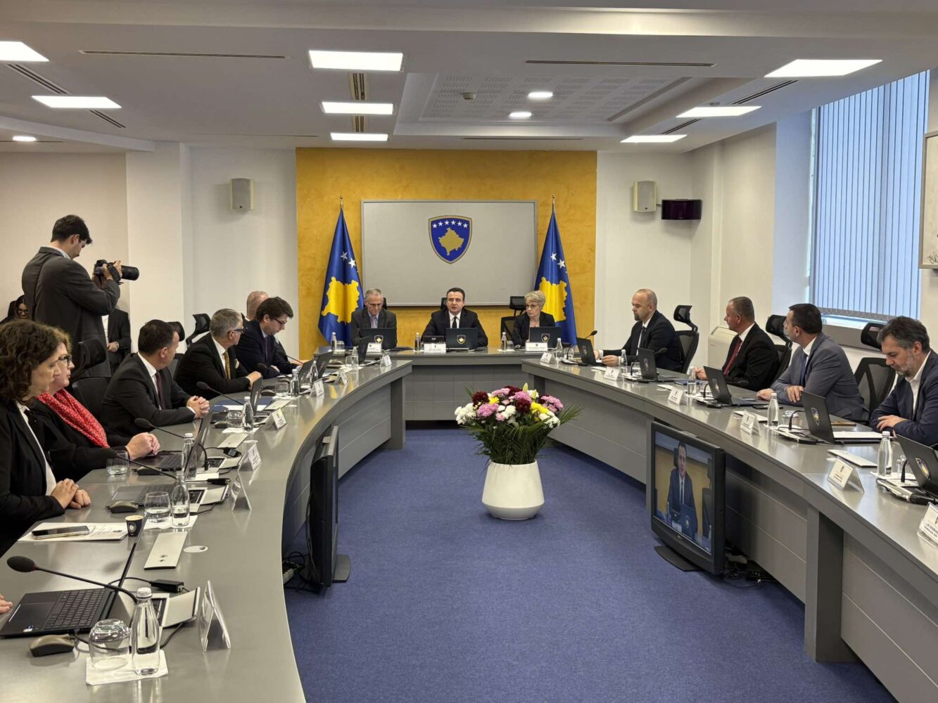 Kurti lëshon dorën: Rriten pensionet, nga 120 do të bëhet 150 euro duke filluar nga nesër