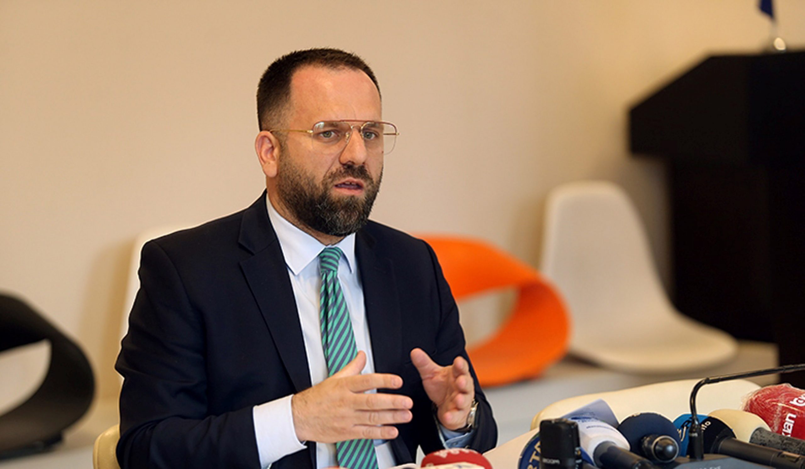 Buxheti 2026 dhe rritja e pagës minimale, përpjekje për blerje votash – sipas Rukiqit