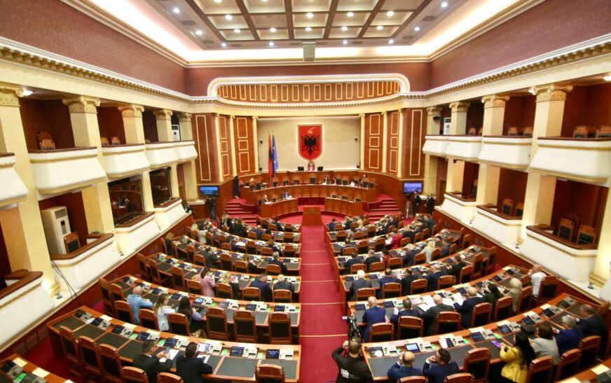 Rrëzohet mocioni për programin qeverisës, Kosova “mollë sherri” mes PS dhe PD