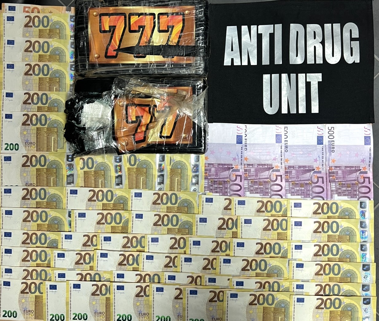 Prishtinë: Kapen me mbi 2 kg kokainë, një kosovar dhe një shtetas i huaj përfundojnë në mbajtje