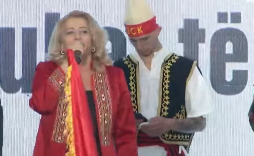 Shkurte Fejza me “Mora fjalë” çon në këmbë Tiranën (VIDEO)