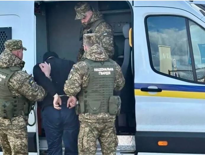 Ukraina i dorëzon Lituanisë të dyshuarin rus për krime lufte