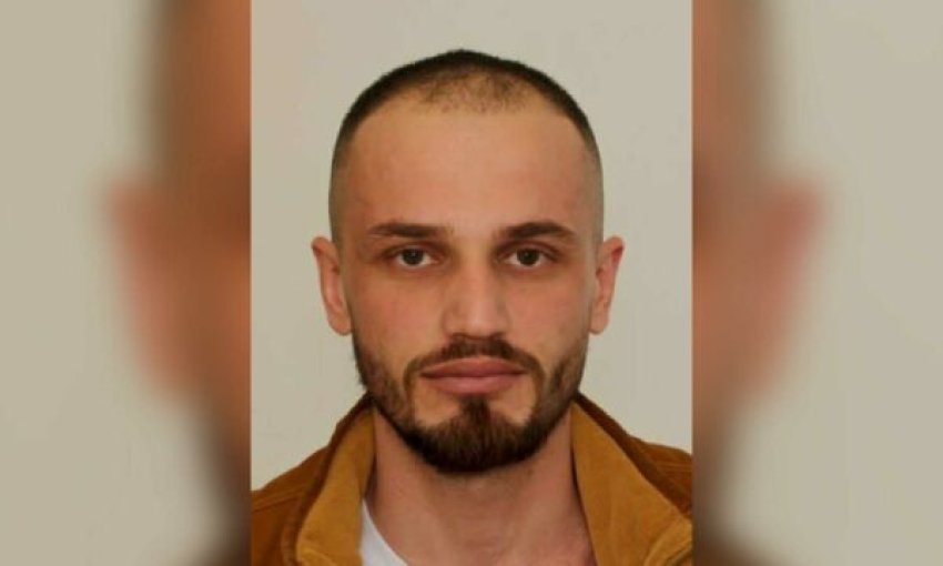 I dyshuari për vrasjen e fqinjit me 10 plumba, kërcënon publikisht nga arratia (VIDEO)