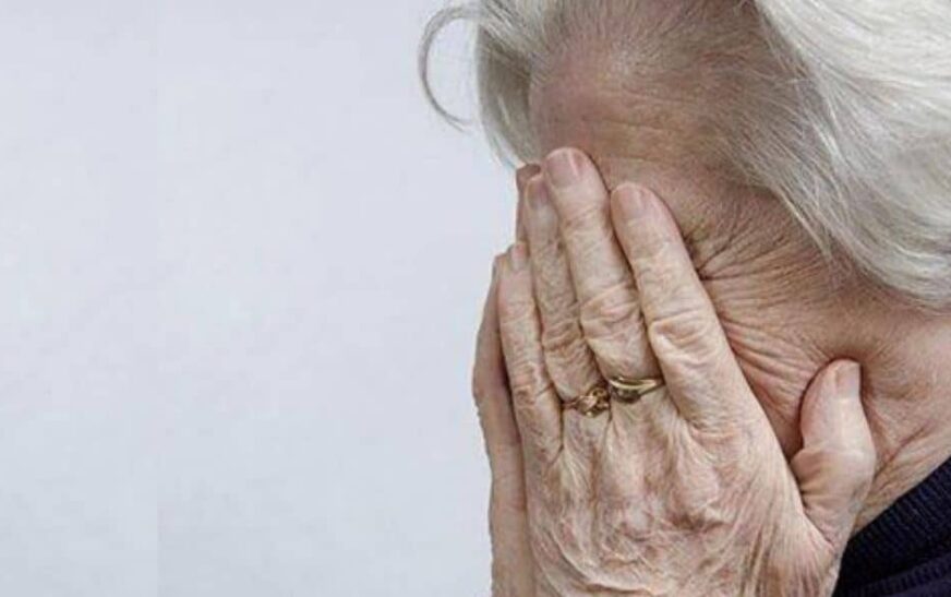 Dhunë ndaj nënës në Gjakovë, arrestohet djali i saj