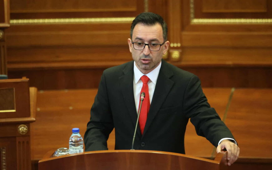 E Çuditshme: Kurti propozon Dimal Bashën për ministër