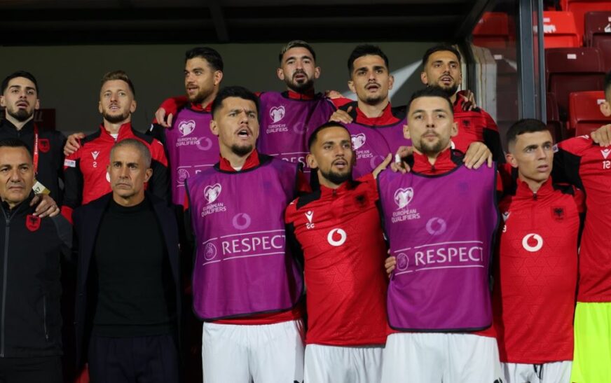 Kombëtraja shqiptare në zi, futbollistit i vdes nëna