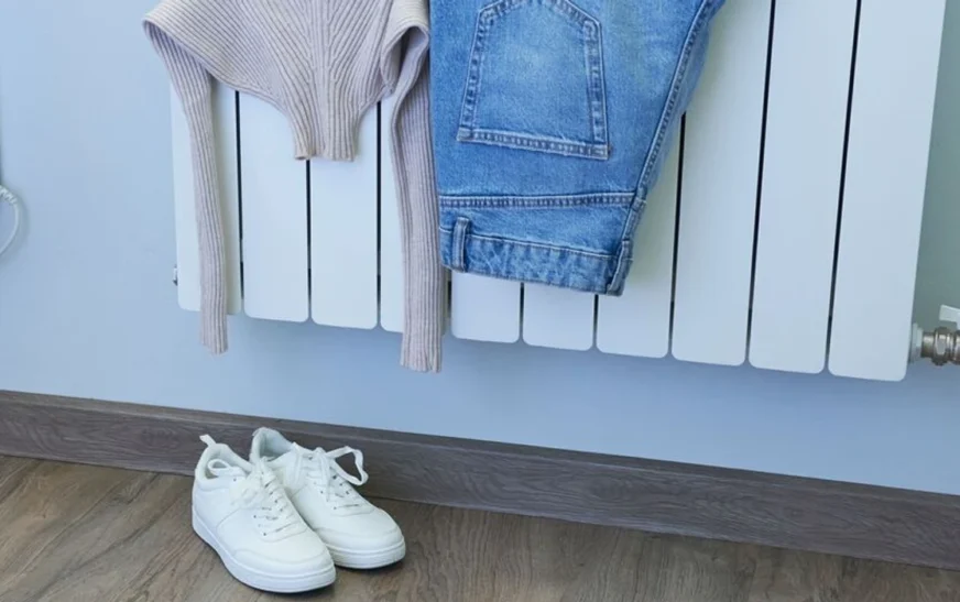 Mos i thani rrobat mbi ngrohëse në dimër – ja pse i dëmtoni