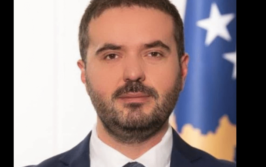Presidentja Osmani ngushëllon familjen për ndarjen nga jeta të Petrit Hotit