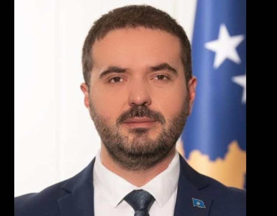 Presidentja Osmani ngushëllon familjen për ndarjen nga jeta të Petrit Hotit
