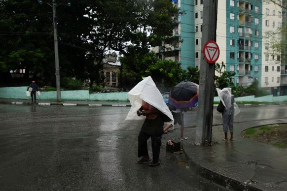 Melissa zbret në Kubë me erëra maramendëse deri në afro 200 km/orë