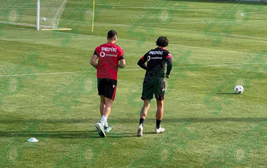 Nga aeroporti, direkt në stërvitje, ky është futbollisti që iu bashkua Shqipërisë në minutat e fundit