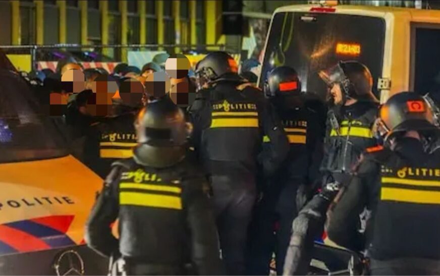 Mbi 180 tifozë të Napolit arrestohen në Holandë para ndeshjes me PSV-në