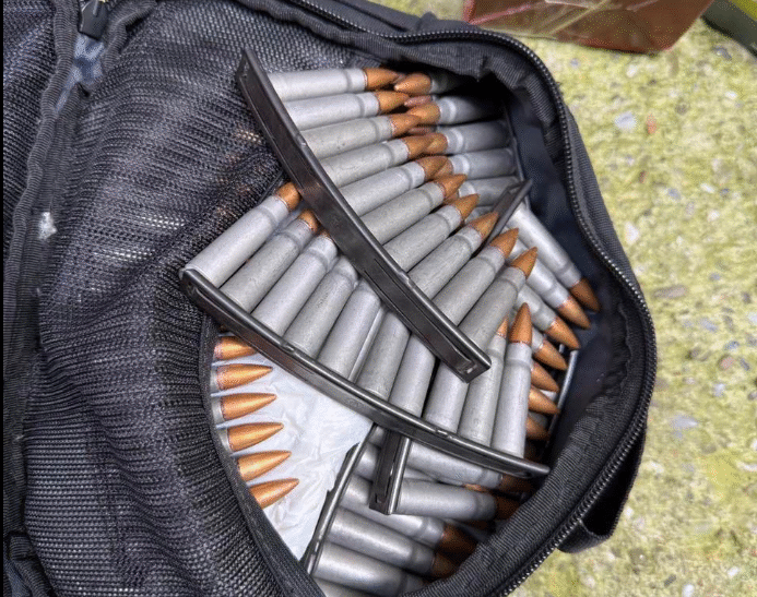 Dogana sekuestron armë dhe municion të kontrabanduar në Prishtinë