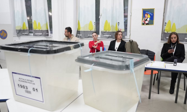 Mbyllen zyrtarisht qendrat e votimit