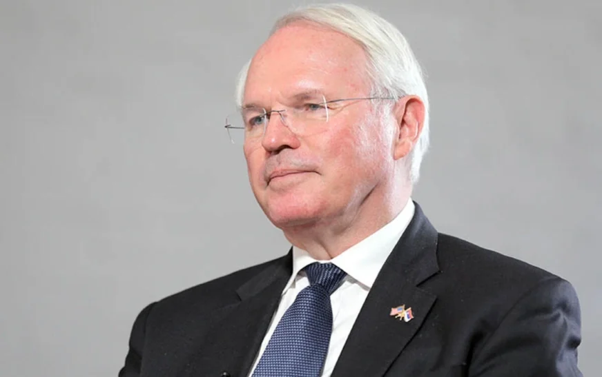 Christopher Hill dëshmon sot në Hagë për rastin e Thaçit dhe të tjerëve