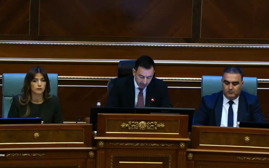 Dimal Basha i ‘lut’ deputetët e ish-opozitës: Jam i gatshëm për mbledhje të Kryesisë