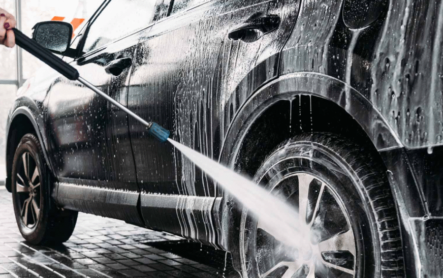 Përse nuk duhet të lani veturën në temperatura të ftohta?