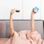 rituali-30-sekondesh-qe-bejne-cdo-mengjes-njerezit-e-suksesshem-–-zakoni-i-vogel-qe-ndryshon-gjithe-diten