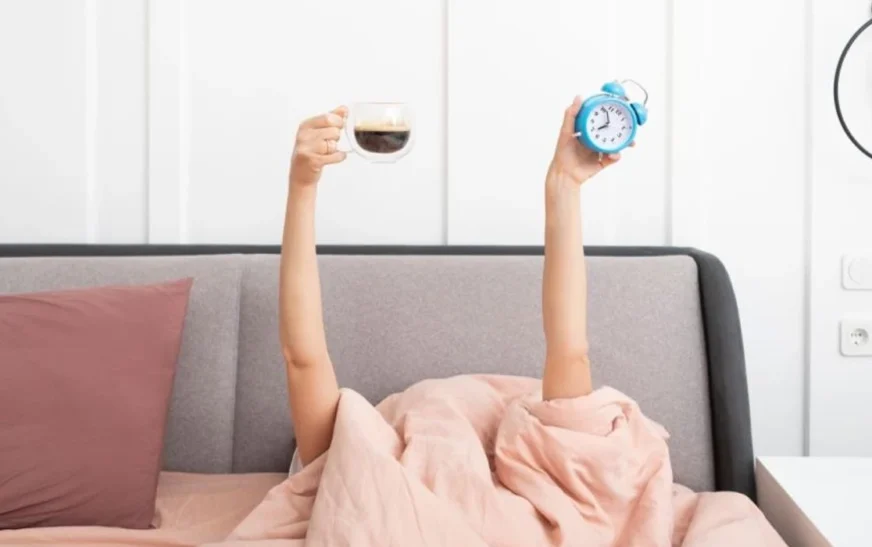 Rituali 30-sekondësh që bëjnë çdo mëngjes njerëzit e suksesshëm – zakoni i vogël që ndryshon gjithë ditën