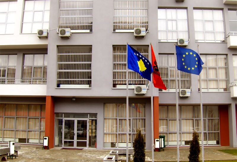 Ndalohet importi i shpezëve dhe produkteve të tyre nga Italia