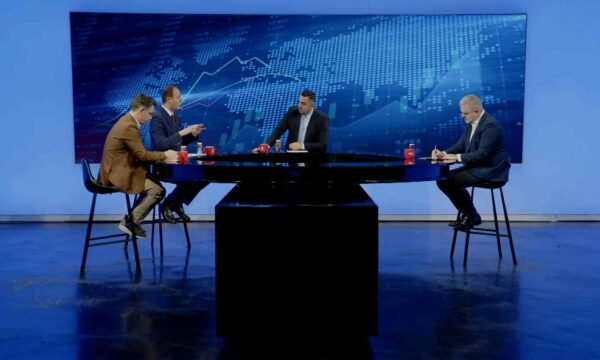 Qorrolli: Qeveria në buxhetin e 2026 nuk ka paraparë rritjen e pagave – janë vetëm ndihma sikur “babadimri”