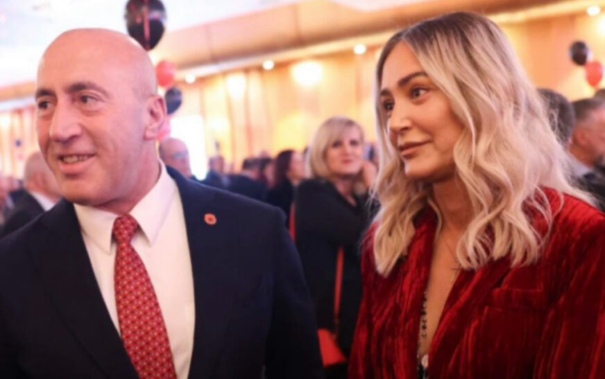 Anita Haradinaj sot befasoi me veshjen,çfare po ndodh me stilin e saj?