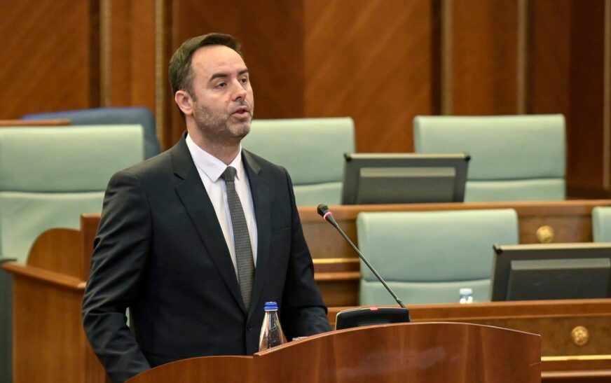 Seanca e mandatarit: Konjufca pa vota, qeveria e tij “sekret”?