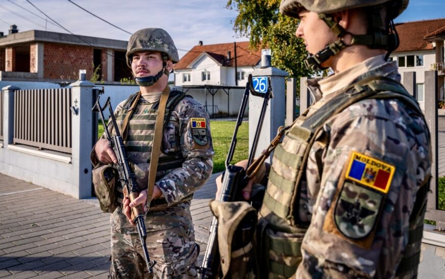 Ushtarët moldavë të KFOR-it patrulluan në rajonin e Gjakovës